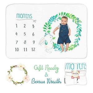 Baby milestone blanket with wreath